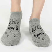 These no show socks are a sock size 9-11 which is the standard sock size for women with a shoe size 5-9. This 3 pair pack includes a pair of heather gray, purple, and turquoise no show socks.